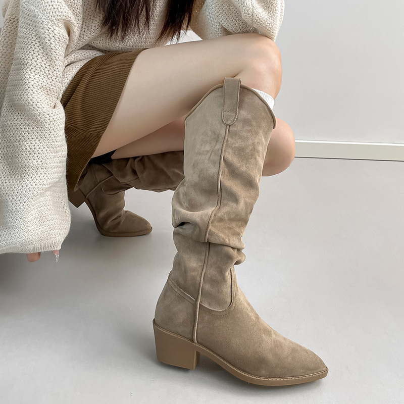 Sock Boot Women - 2026年秋冬向けのレトロなスエード素材のニーハイブーツ。厚底で丈が長く、女性にぴったりのデザイン。