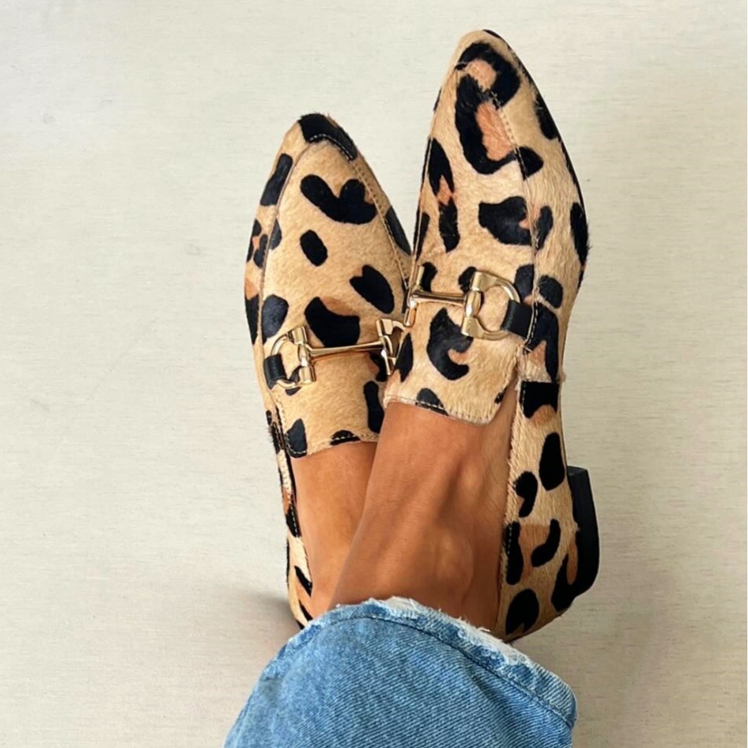 Mule Slip On - 大きいサイズ40-43 レオパード柄レディースシューズ、2026年春新作、ポインテッドミュールシューズ、浅履きカジュアルシングルシューズ