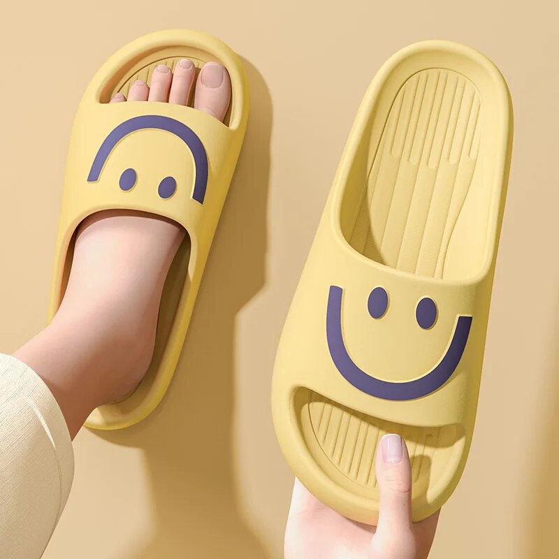 スマイリーフェイス クラウドスリッパ 男女兼用 厚底 プラッ - Mule Slip On のレビューと価格