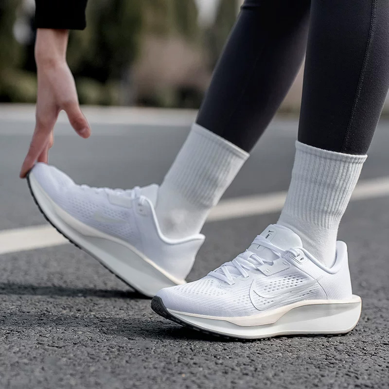 NIKE レディース QEST 6 メッシュシューズ - ロ - Women'S Shoes Nike Jordan のレビューと価格