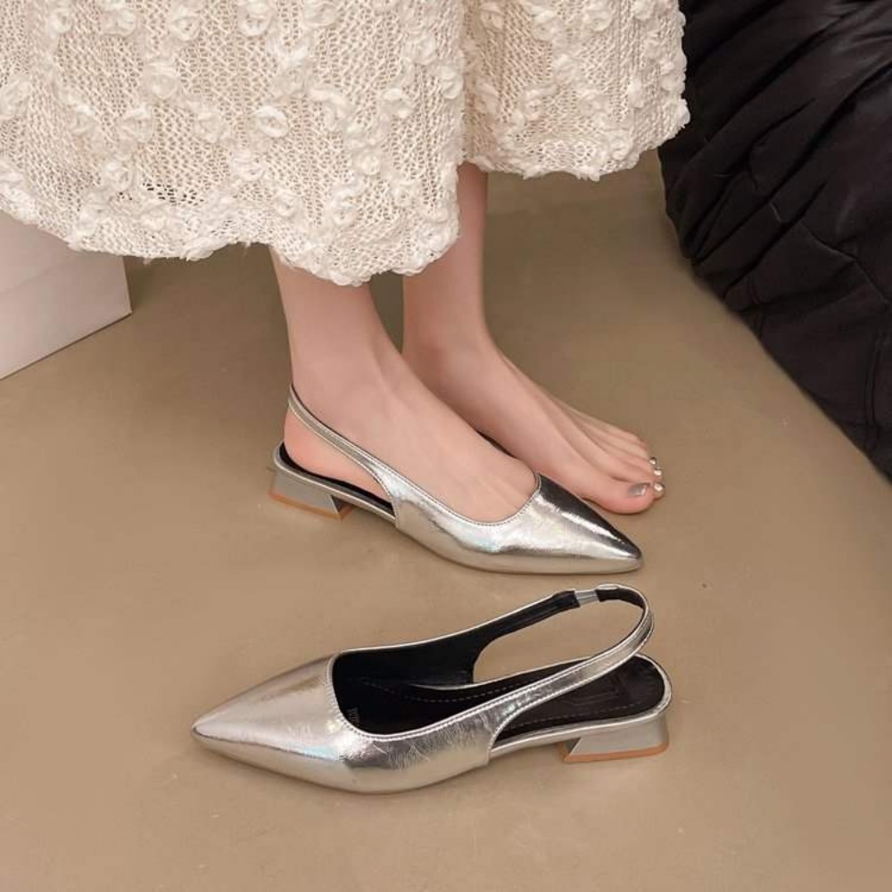 夏の新作ファッション、アウトドアにも使える万能なポインテッド - Mule Slip On のレビューと価格