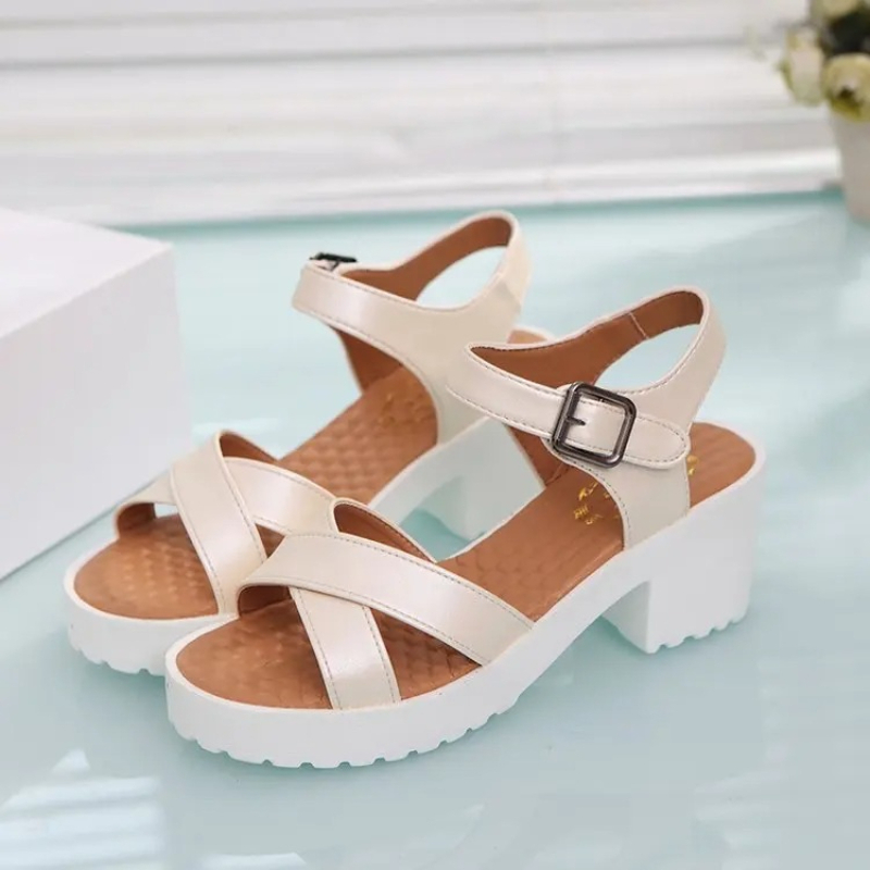 女性大きいサイズアンクルバックルハイヒールサンダルプラットフ - Women'S Shoes Quality のレビューと価格