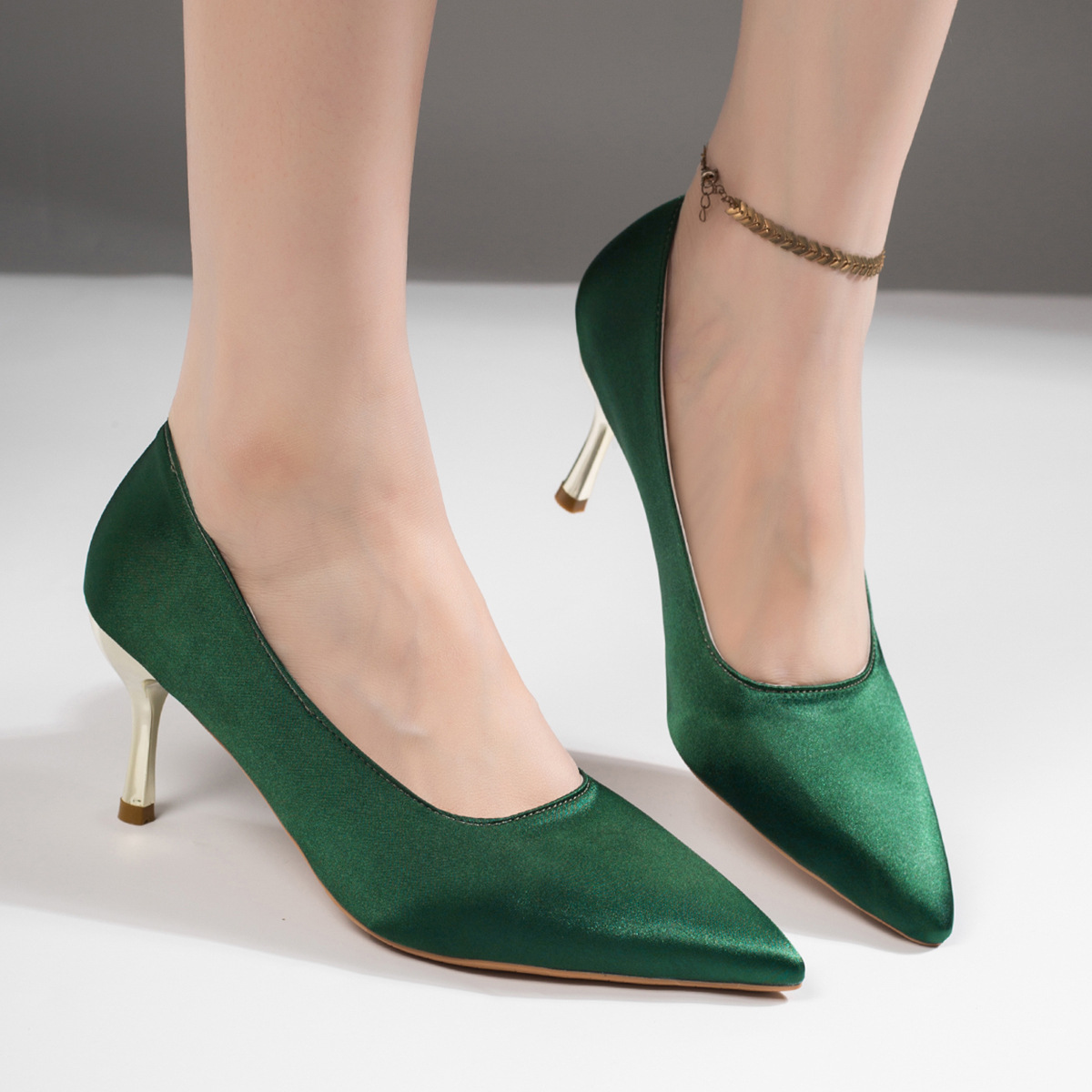 レディース グリーン サテン パンプス ポインテッドトゥ メ - Court Heel Pointed のレビューと価格