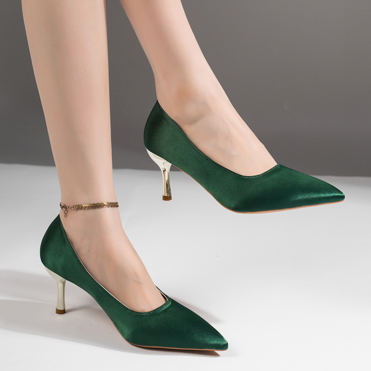レディース グリーン サテン パンプス ポインテッドトゥ メ - Court Heel Pointed のレビューと価格