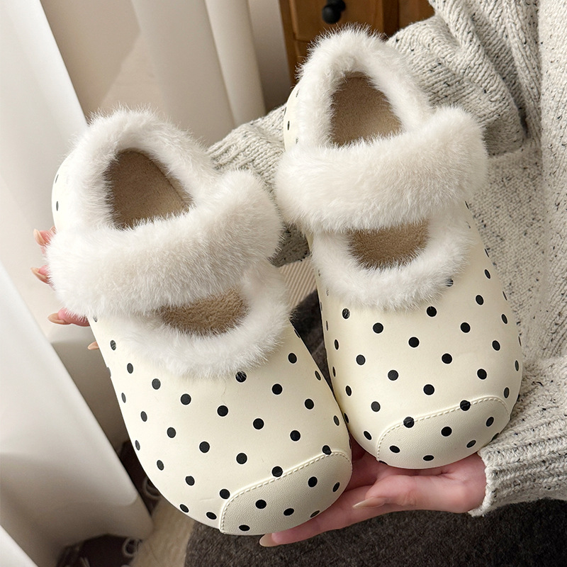 可愛らしい黒地に水玉模様の、ふわふわ素材のクロッグサンダル。 - Women'S Shoes Clogs のレビューと価格